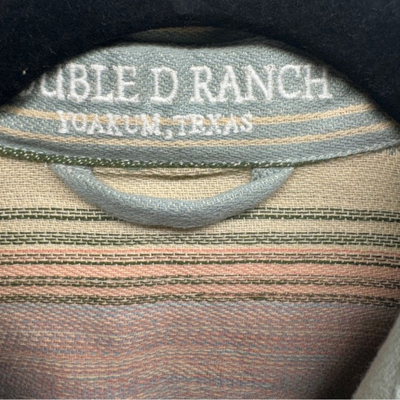 DOUBLE D RANCH BUTTON DOWN STRIPPED SHORT SIZE M - Picture 4 of 10